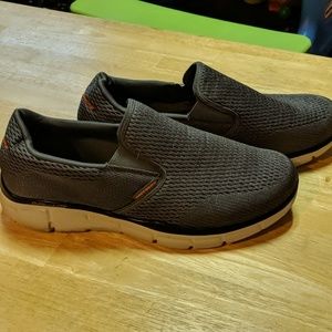 Men's Sketchers sz 10 Wide Fit